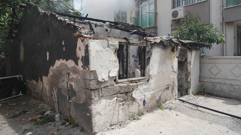 Antalya’da Metruk Gecekonduda Yangın: Mahalleli Panik Yaşadı