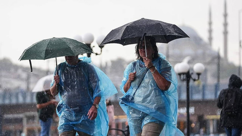 Meteoroloji'den Çok Sayıda İl İçin Sağanak, Fırtına ve Toz Taşınımı Uyarısı: İstanbul, Ankara, İzmir Listede...