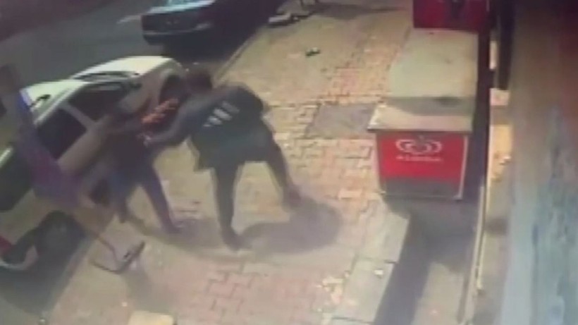 Kanlı Hesaplaşmada Yoldan Geçen Genç Öldü! Yürürken Kurşunların Hedefi Oldu