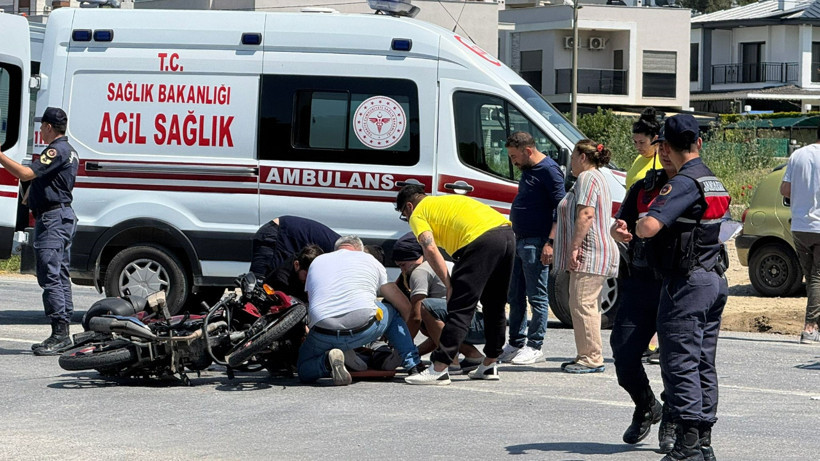 Kuşadası'nda Motosikletler Çarpıştı; 2 Yaralı