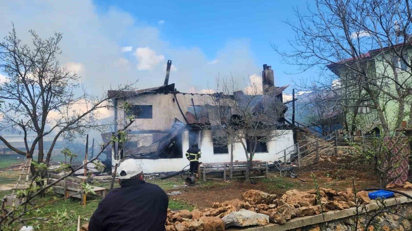 Adana'da Ev Yangını