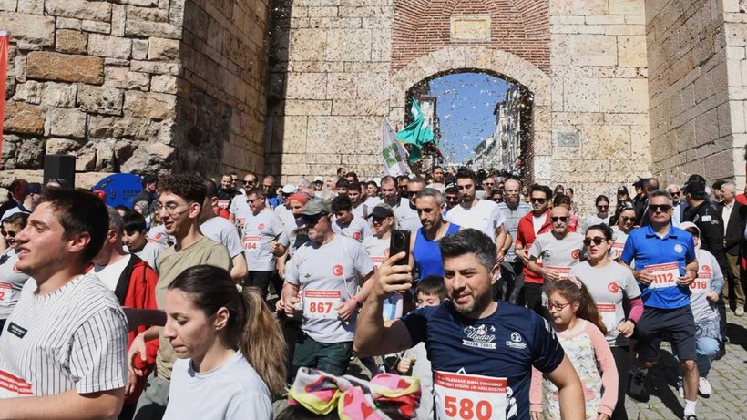 Bursa'da 17. Uluslararası Tarihi Kent Koşusu Yapıldı