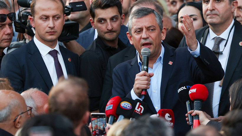 Özgür Özel'den Saldırı Sonrası 'Korkmuyoruz' Çıkışı! 'Biz Bir Santim Eğilirsek...'