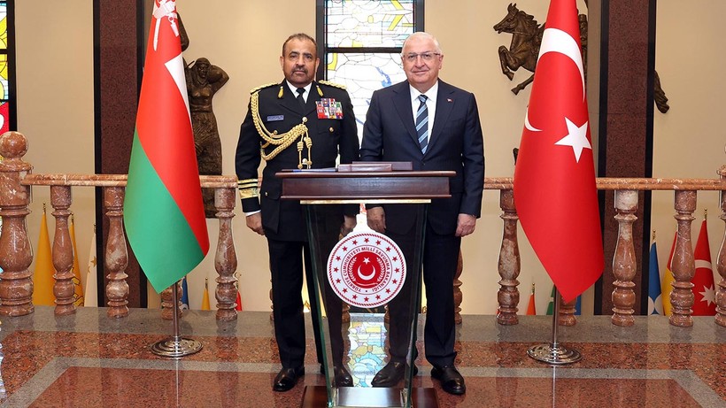 Bakan Güler, Umman Genelkurmay Başkanı Alraısı ile Görüştü