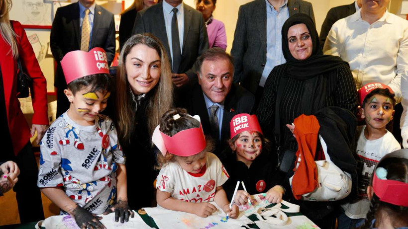 Çocukların İmamoğlu’na Yaptığı Resimlerden Oluşan ‘Üzülme’ Sergisi Açıldı