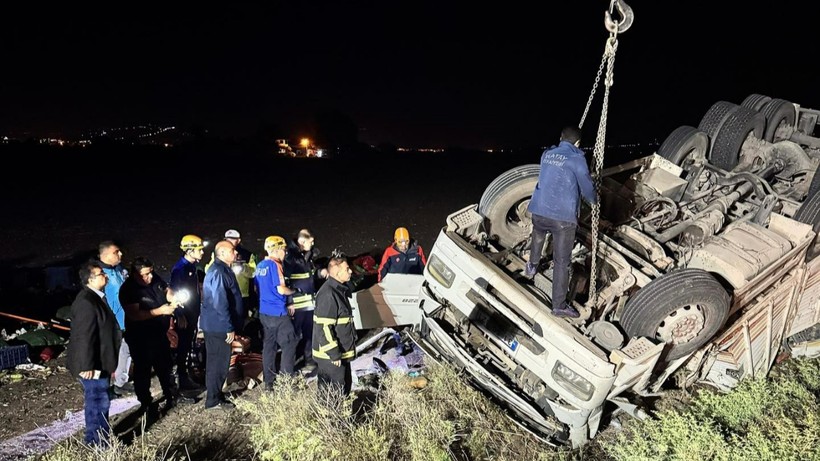 Kontrolden Çıkan Tır Takla Attı: 1 Ölü, 1 Yaralı