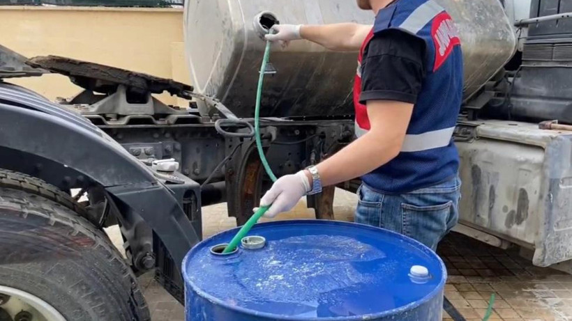 Mersin'de Litrelerce Sıvı Uyuşturucu Ele Geçirildi