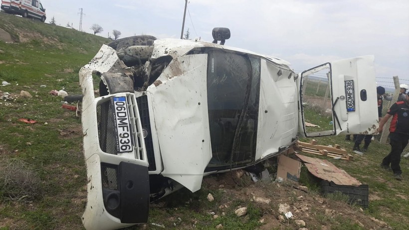 Nevşehir'de Otomobil Tarlaya Devrildi, 3 Kişi Yaralandı