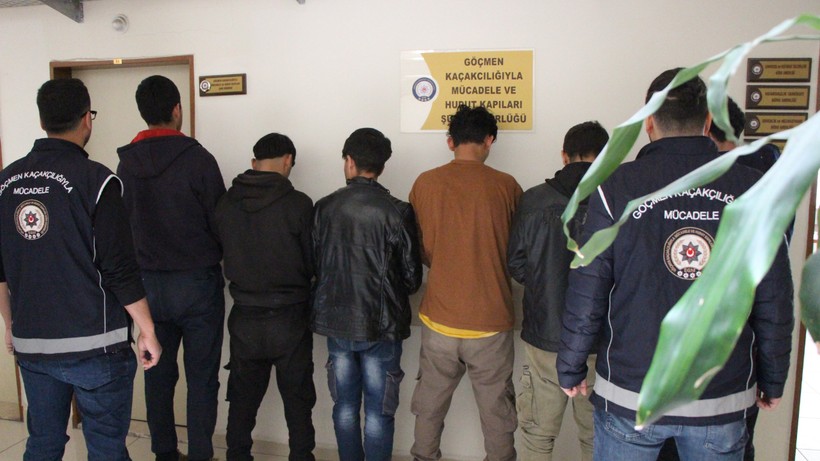 Amasya'da Kaçak Göçmen Operasyonu: Otomobilden 6 Kişi Çıktı