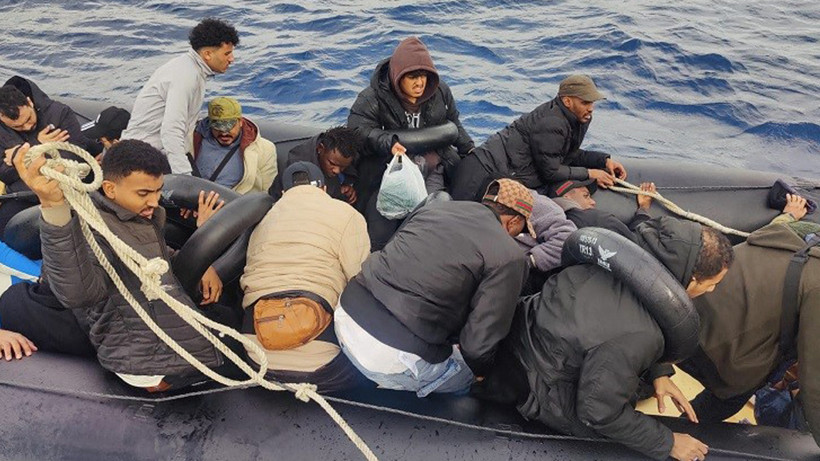 İzmir Çeşme Açıklarında Göçmen Dramı: Yunanistan’ın Geri İttiği 24 Göçmen Kurtarıldı