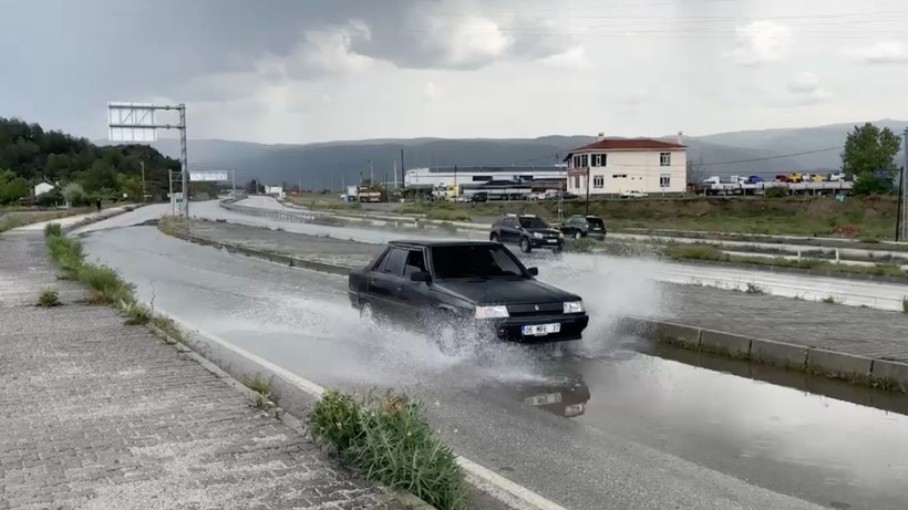 Kastamonu Tosya’da Sağanak: Yollar Su Doldu