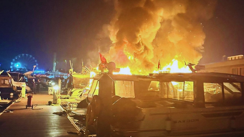 Tuzla'da Marinada Korkutan Yangın: Dört Tekne Kül Oldu