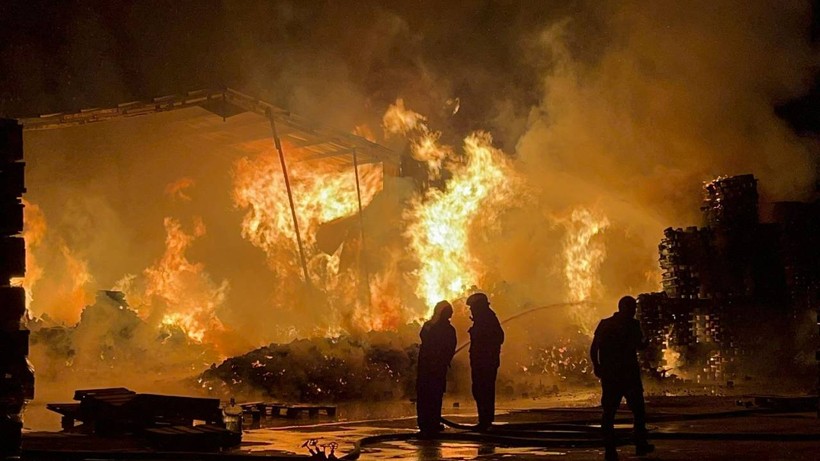 Bursa'da Palet Fabrikasında Yangın