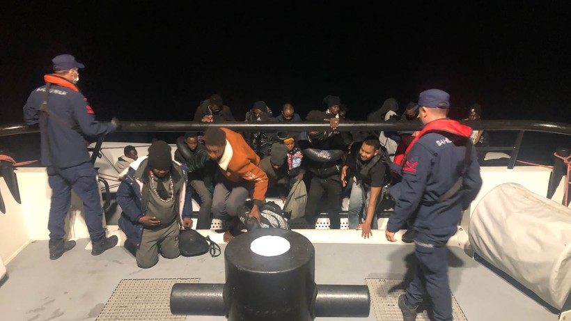 Dikili’de 28 Düzensiz Göçmen Yakalandı