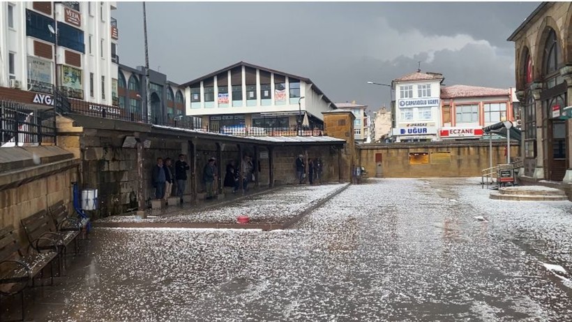 Yozgat'ı Önce Dolu Sonra Sağanak Vurdu