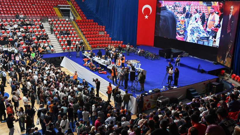 Başkent'te Toplu Taşımada Otobüslerde Unutulan Eşyalar Açık Artırmayla Satıldı
