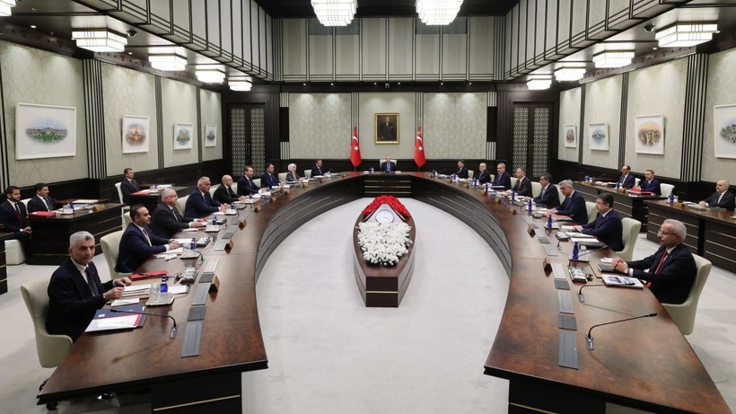 Kabine Sona Erdi: Toplantıda Dikkat Çeken Jest