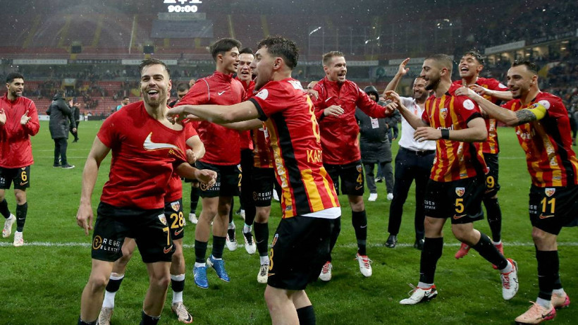 Kayserispor, Antalyaspor'u 3 Golle Geçti