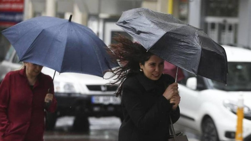 Meteoroloji'den 25 İl İçin Sarı Alarm: Sağanak, Fırtına, Çöl Tozu Geliyor
