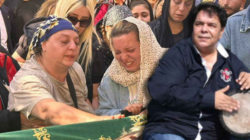 Roman Müziğinin Sevilen İsmi Balık Ayhan'a Son Veda! Eşinin Feryadı Yürek Yaktı: 'Yap Şovunu, Son Sahnedesin'