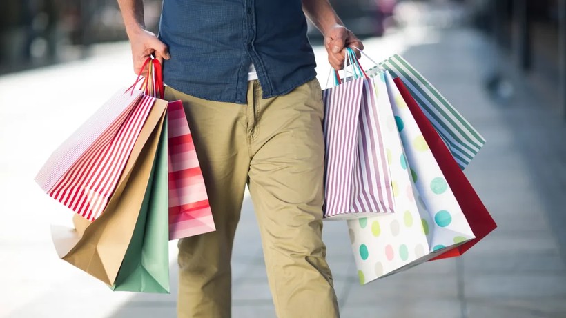 Alışveriş Yaparken Gözü Dönen Erkekler İşte Bu Burçlardan Çıkıyor