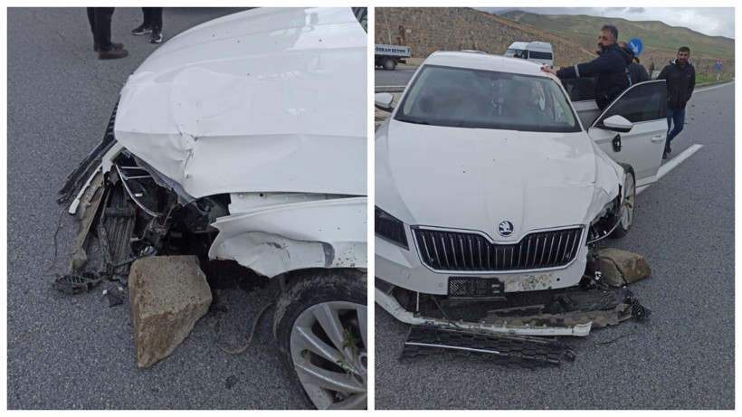 Van Başkale’de Otomobil Refüje Çarptı: 2 Hafif Yaralı
