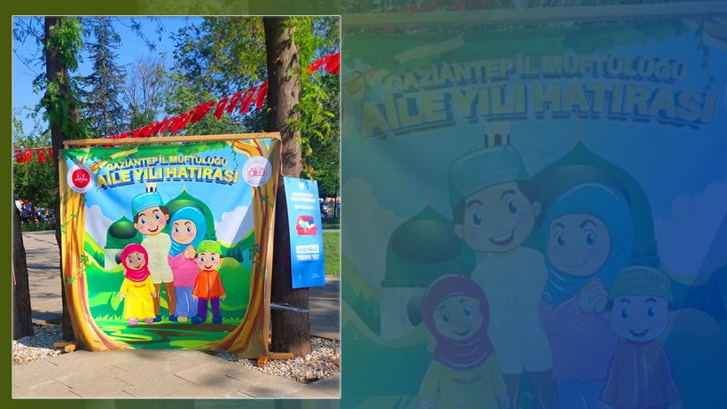 Gaziantep’teki ‘Aile Yılı’ Etkinlik Afişi Tepki Çekti! Başörtülü Anne, Takkeli Baba...
