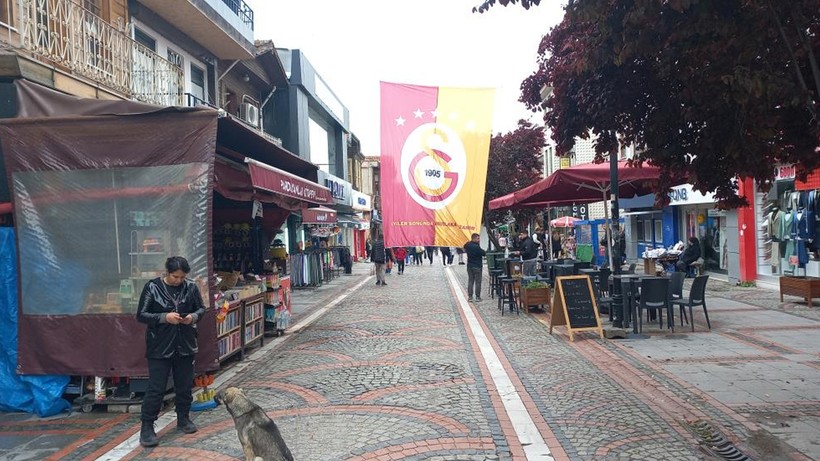 Galatasaray'ın 5 Yıldızlı Bayrağını Yırtıp Kaçtılar! Tek Bir Hatayla Yakayı Ele Verdiler