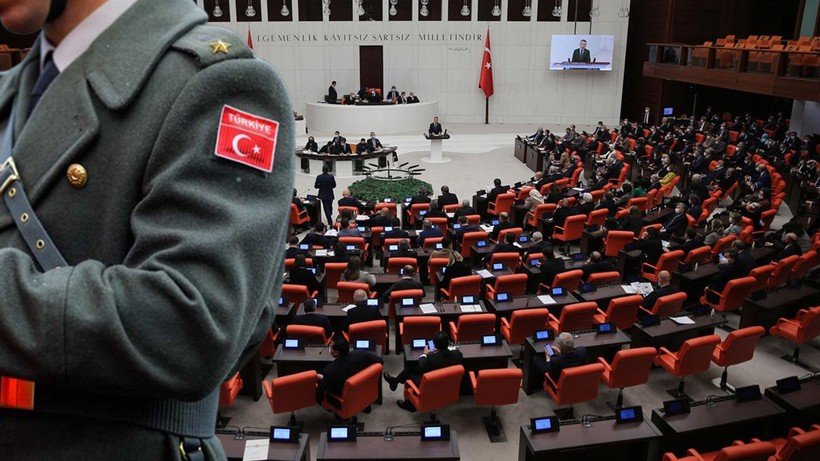 Cumhurbaşkanı Erdoğan'a TSK'dan İhraç Yetkisi Verilecekti: Tepki Çeken Teklifte Geri Adım Atıldı