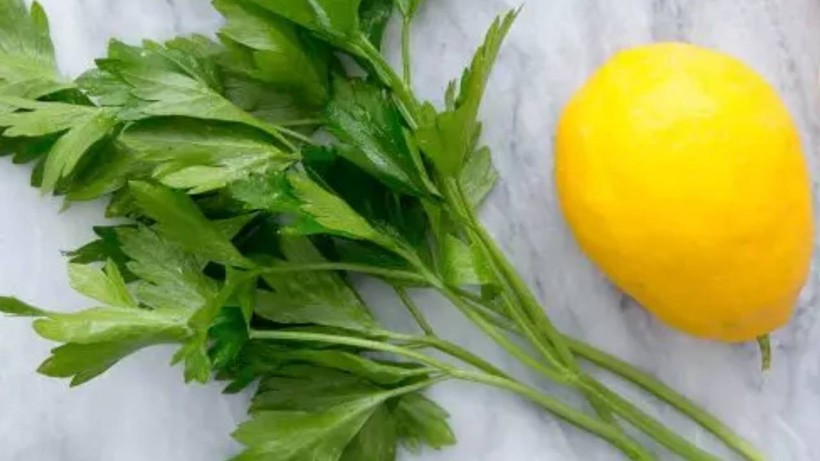 Sabah Aç Karnına Maydanoz ve Limon Tüketmenin Şaşırtan Faydası: 15 Gün İçmek Yetiyor