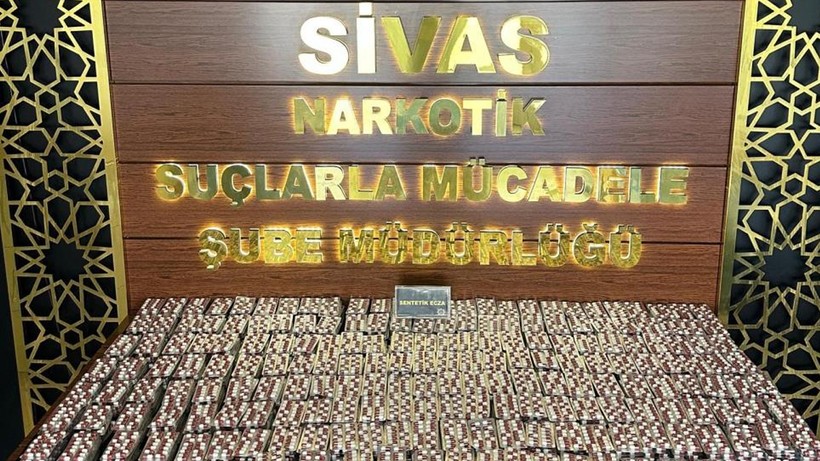 Sivas'ta 13 Bin 821 Sentetik Hap Ele Geçirildi: 3 Kişi Tutuklandı