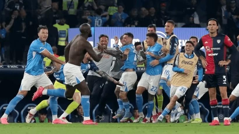Napoli Şampiyon! Hakan Çalhanoğlu Yıkıldı