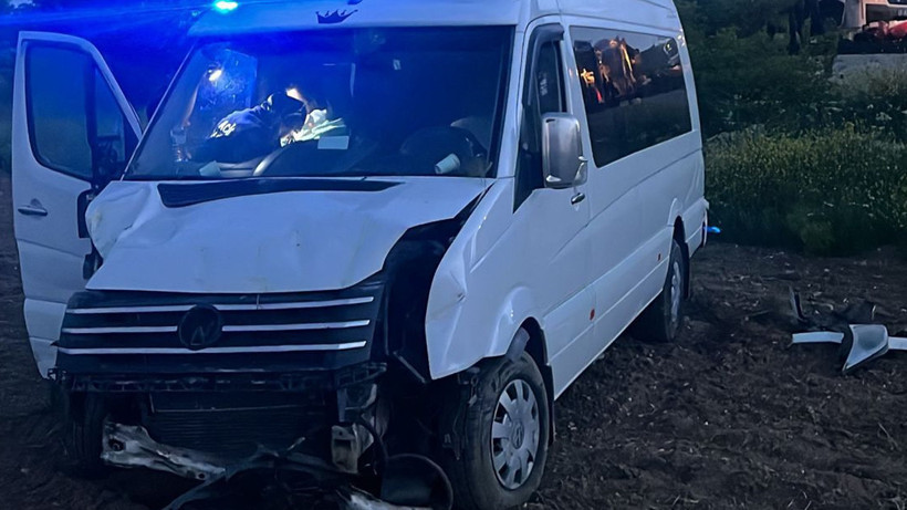 Kontrolden Çıkan Minibüs Araziye Girdi, Yaralılar Var