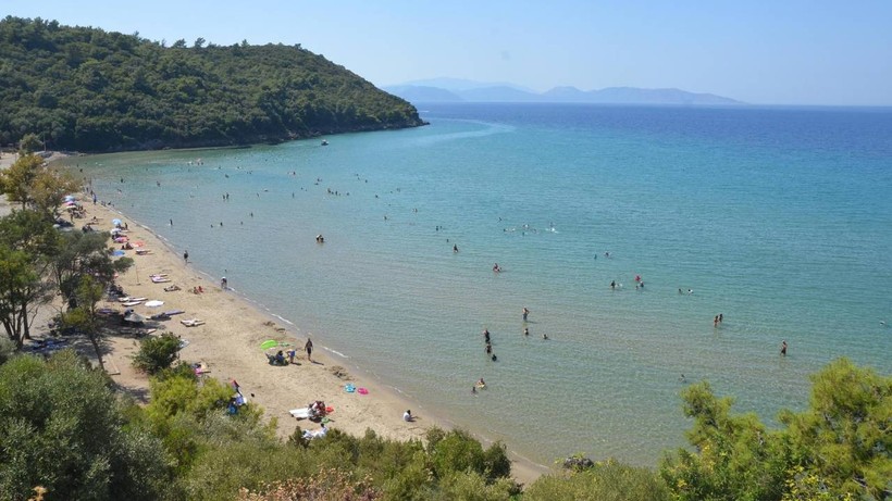 Kuşadası’nda Herkesi Şaşırtan Olay! Denizdeyken Çantası Çalındı Zannetti, Gerçek Bambaşka Çıktı