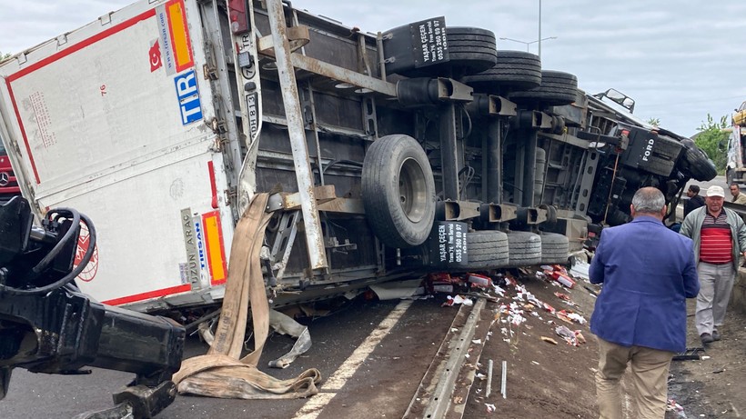 Ordu'da Feci Kaza: Tır Devrildi, Sürücünün Kolu Koptu