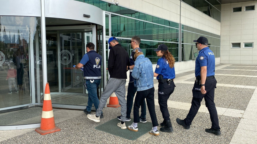 Bolu'da Film Gibi Olay! Çalıntı Plakayı Çalıntı Araca Takıp Kaçtılar