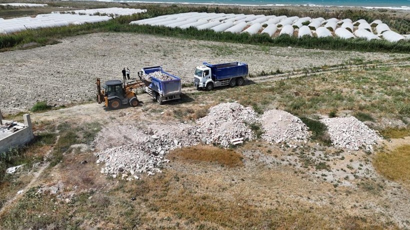 Kuş Cenneti'ne Kamyon Kamyon Çöp Dökmüşler!