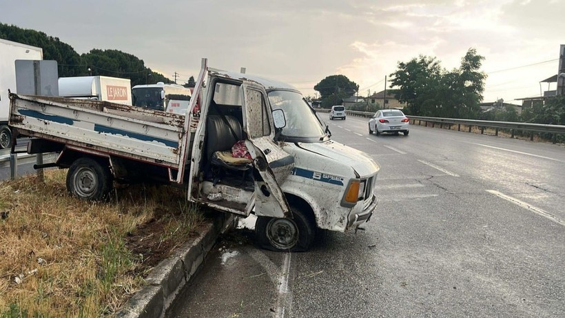 Manisa Salihli’de Kamyonet Kazası: 1 Ölü, 1 Yaralı