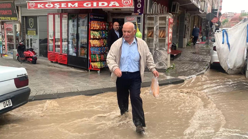 Karaman’da Sağanak Yağış Hayatı Olumsuz Etkiledi
