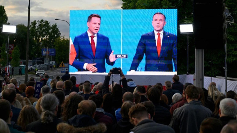 Polonya Yeniden Sandık Başında: İki İsim Baş Başa