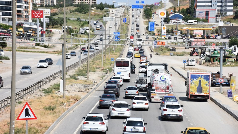 Kurban Bayramı Hareketliliği Başladı: 'Kilit Kavşak'ta Yine Trafik Yoğunluğu