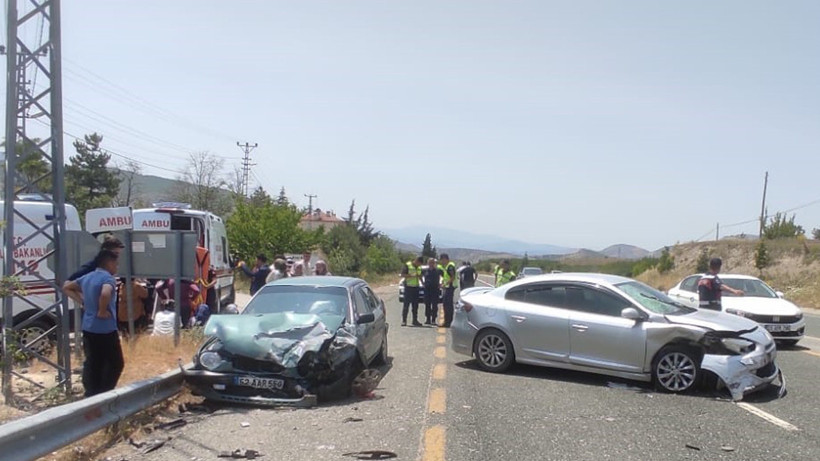 Elazığ’da İki Otomobil Çarpıştı: 5 Yaralı