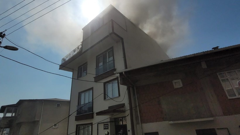 Gebze’de Çatı Yangını Kontrol Altına Alındı