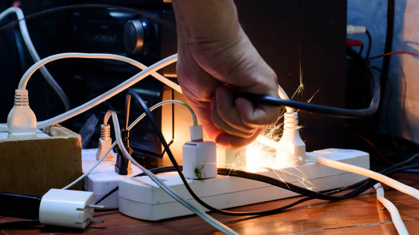 Elektrik Çarpmasına Karşı Hayat Kurtaran İlk Yardım Yöntemleri: Bakanlık Uyardı!