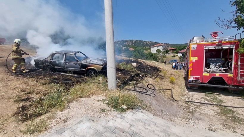 Burdur'da Yangın Paniği! Otomobil Kül Oldu