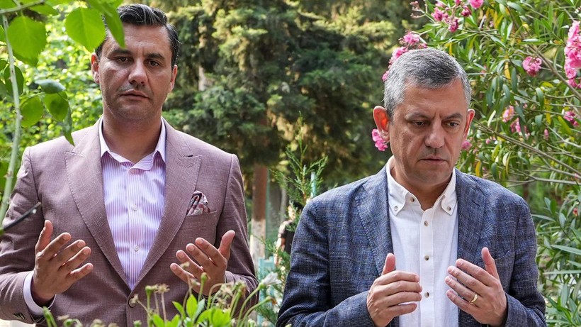 Özel'den Ferdi Zeyrek'in Vefatı Sonrası İlk Paylaşım: 'Yüreğim Yanıyor, Nasıl Anlatılır Bir Kardeşin Gidişi?'