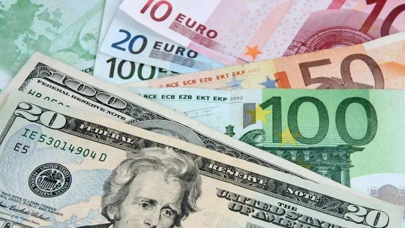 Dolar ve Euroda Dengeler Değişti! Birden Düştü