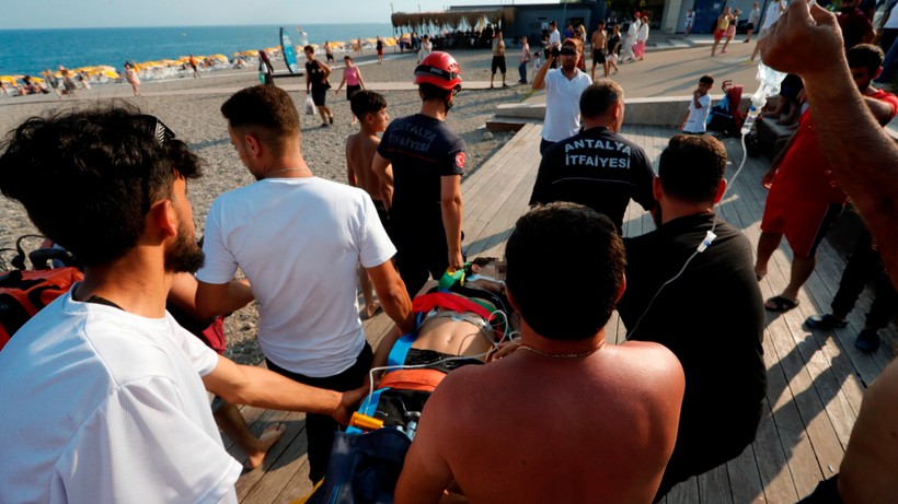 Falezlerden Atladı, Ölümle Burun Buruna Geldi! 18 Yaşındaki Genç Ağır Yaralı