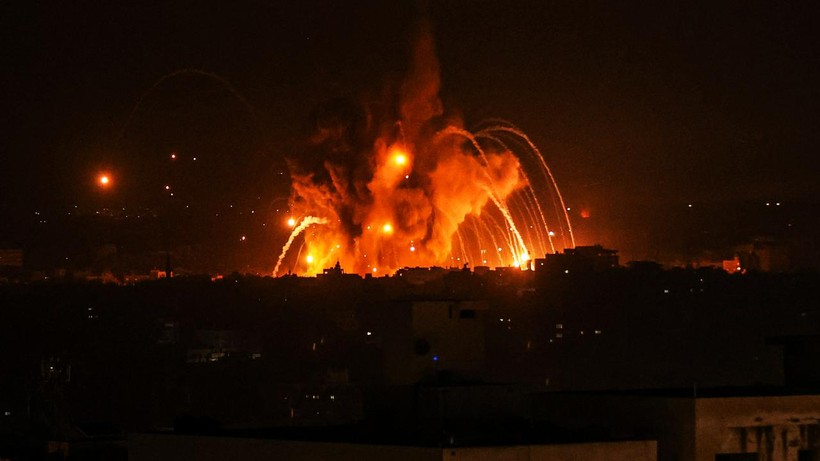 İsrail'den Dört Bir Koldan Bombardıman! Sağlık Görevlilerini Katletti