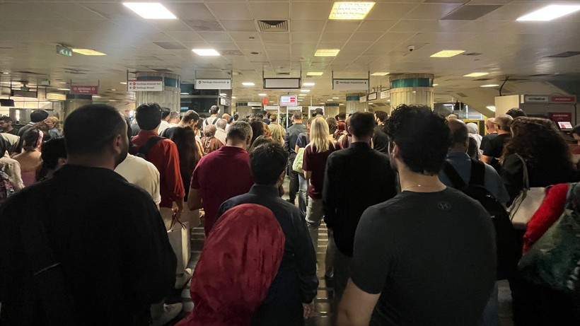 Yenikapı-Hacıosman Metro Hattında Arıza! Seferlerde Aksama Yaşanıyor